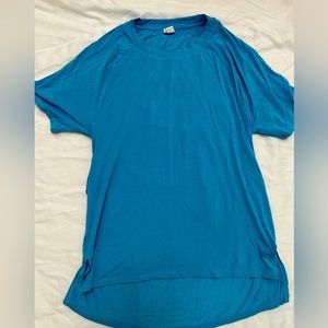 Under Armour - NWOT, Vented Workout Shirt. Sz XS